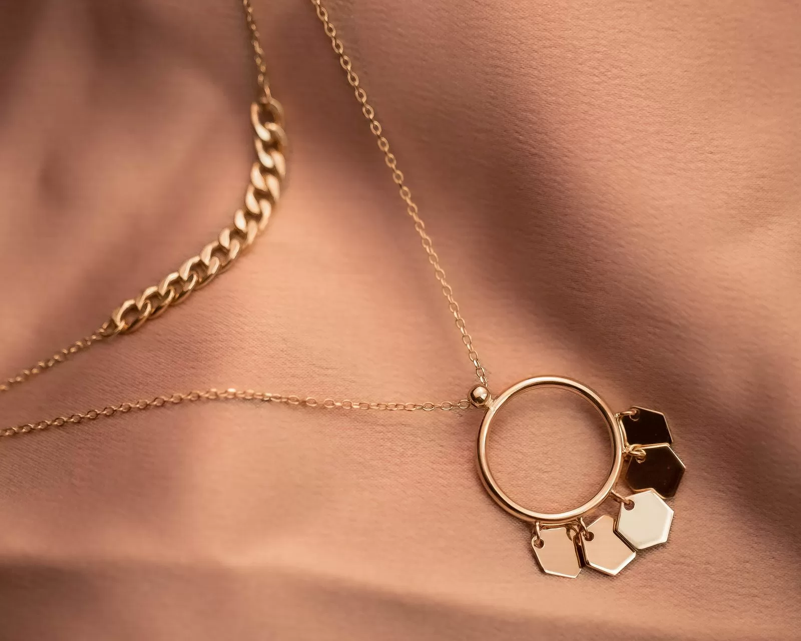 Cuban Link vs Curb Chain: Close Cousins Compared
