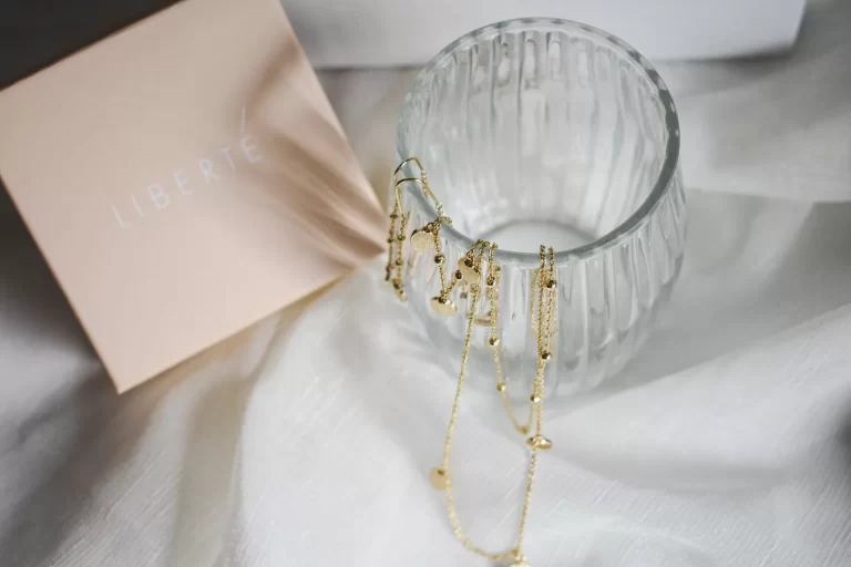 Traveling with a Gold Chain: Practical Safety Tips