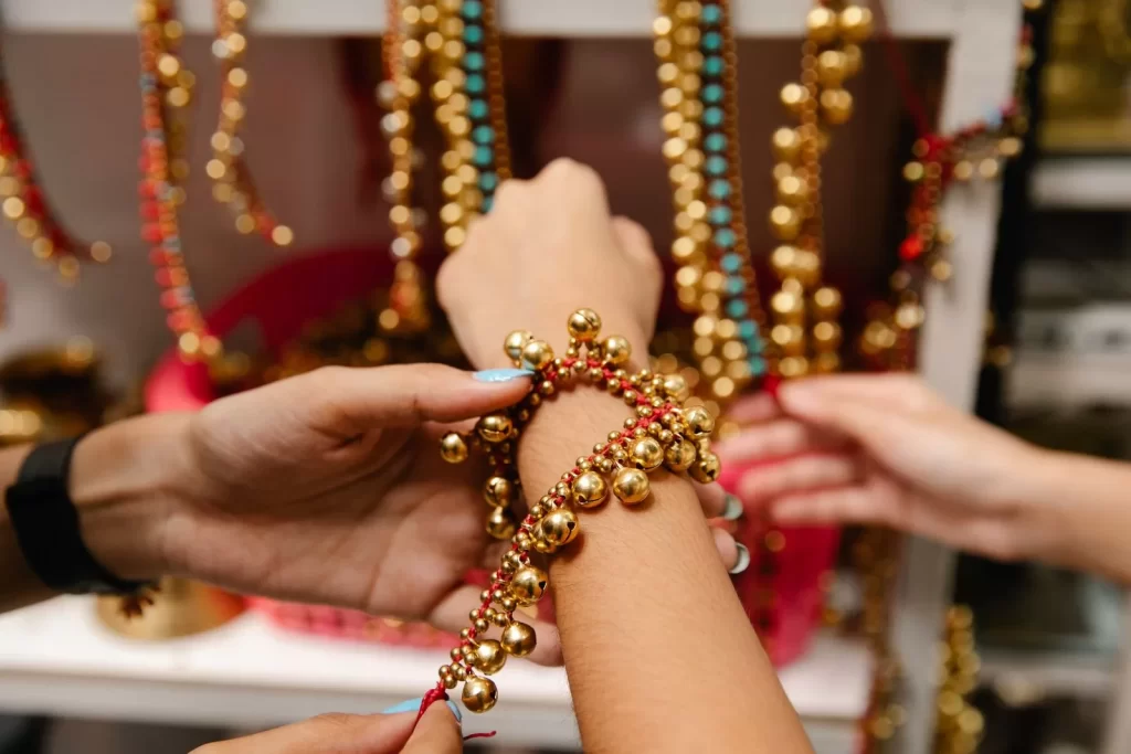Traveling with a Gold Chain: Practical Safety Tips