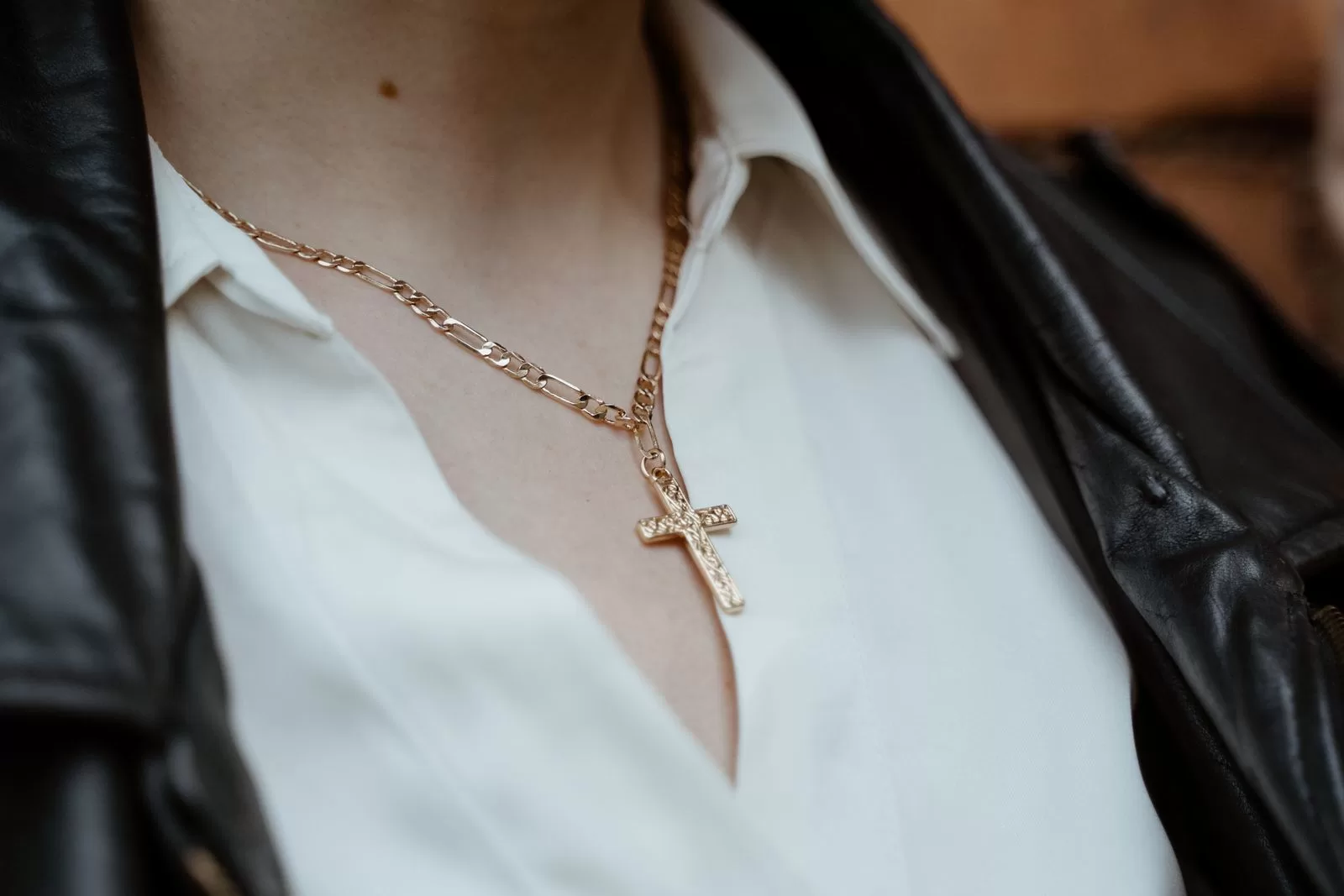 Wearing a Cuban Link Chain with a Pendant: What Pairs Well